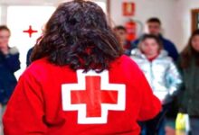 Oportunidad para jóvenes y mayores de 45 años: Cruz Roja oferta 101 empleos