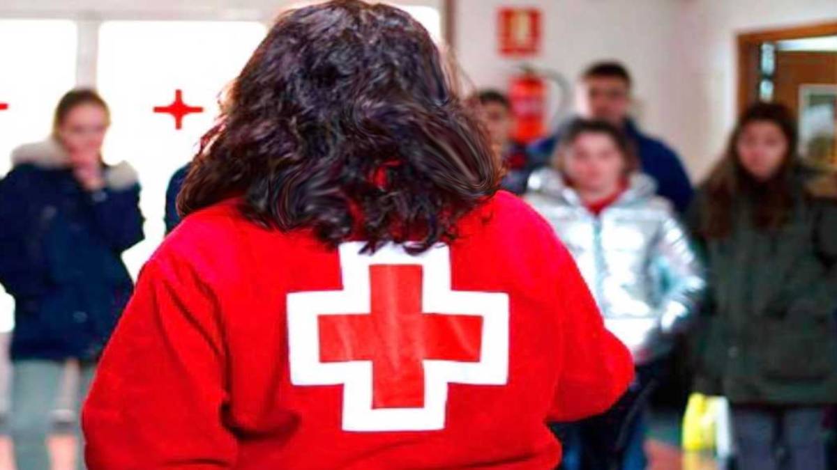 Oportunidad para jóvenes y mayores de 45 años: Cruz Roja oferta 101 empleos