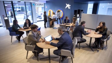 CaixaBank contratará a 52 profesionales para optimizar áreas de servicio
