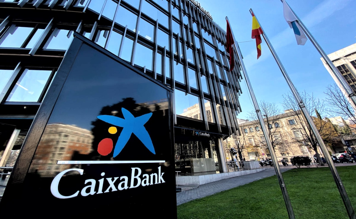 CaixaBank contratará a 2000 asesores para atender adultos mayores