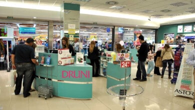 Trabajar en el sector belleza: Perfumerías Druni busca dependientes y personal de almacén
