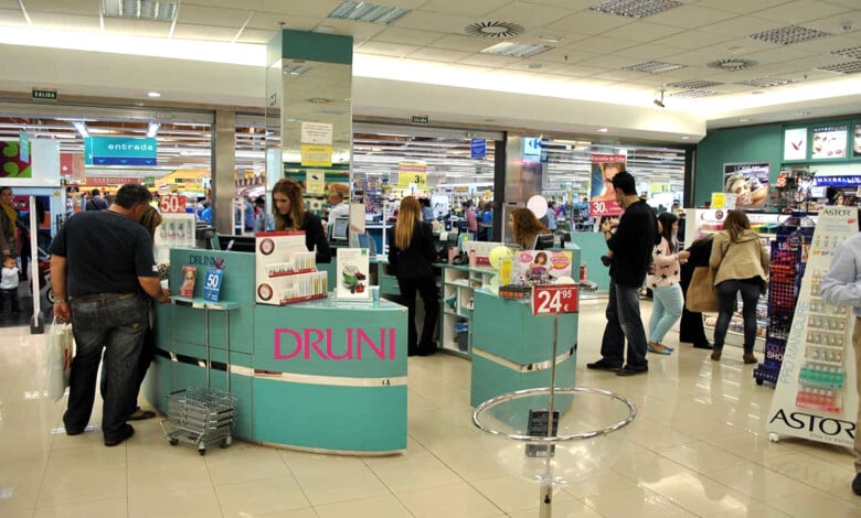Trabajar en el sector belleza: Perfumerías Druni busca dependientes y personal de almacén