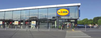 Lidl tiene abiertas 90 ofertas de empleo en varias localidades Empleo Lidl fachada 111 390x146 - Lidl tiene abiertas 90 ofertas de empleo en varias localidades