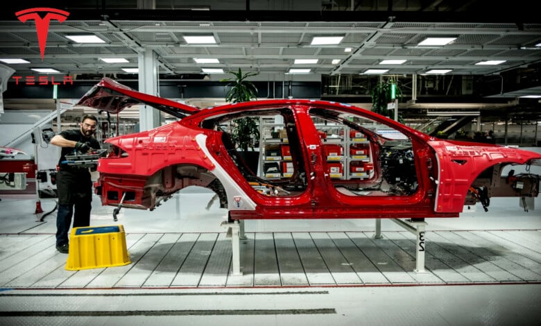 Elon Musk ofrece empleo fijo con hasta 40.000 euros al año y opción de teletrabajo en Tesla
