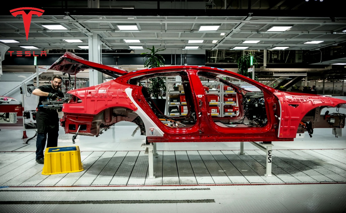 Empresa Tesla requiere 32 profesionales del sector automotor