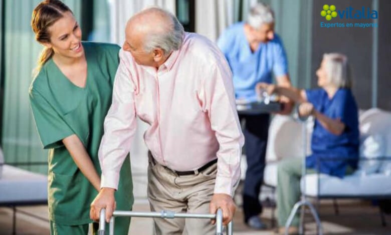 Oportunidad para cuidadores y profesionales de la salud: Vitalia Home tiene 80 empleos disponibles
