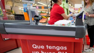 empleados de supermercados dia