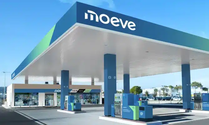 Moeve lanza 67 ofertas de empleo para este verano en más de 50 ciudades: no piden experiencia